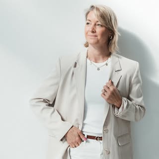 Melanie Mirabel logo