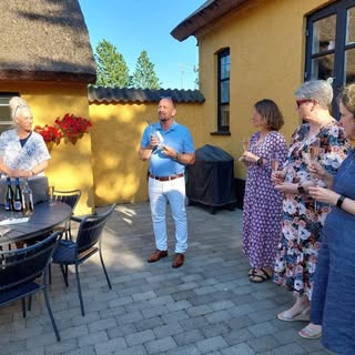 DH Wines logo