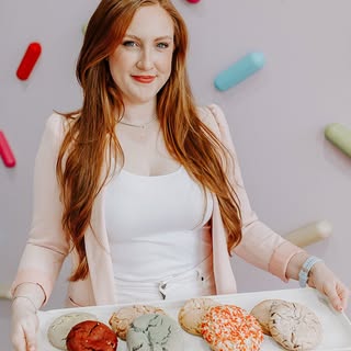 Chloe's Giant Cookies logo