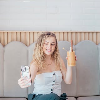 Oh My Coco 🥥 logo