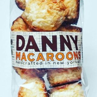 danny macaroons logo